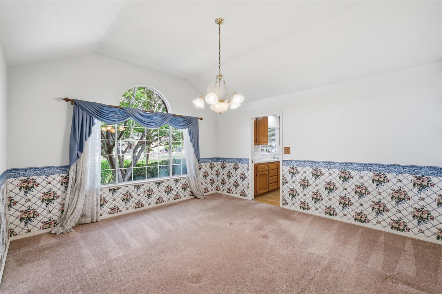 1710 S Homsy Ave, Fresno, CA 93727