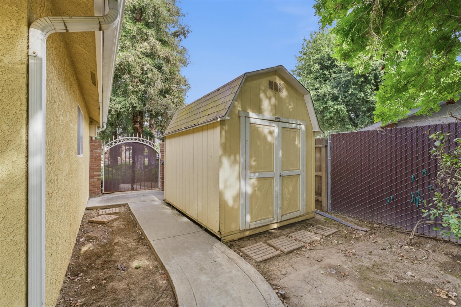 1710 S Homsy Ave, Fresno, CA 93727