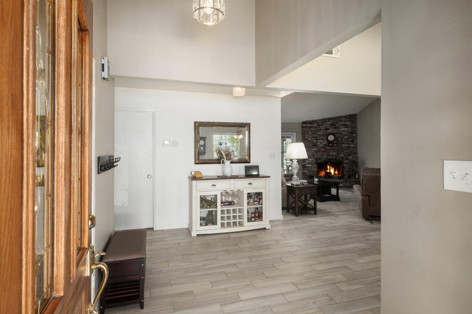 820 N Nichols Ave, Dinuba, CA 93618