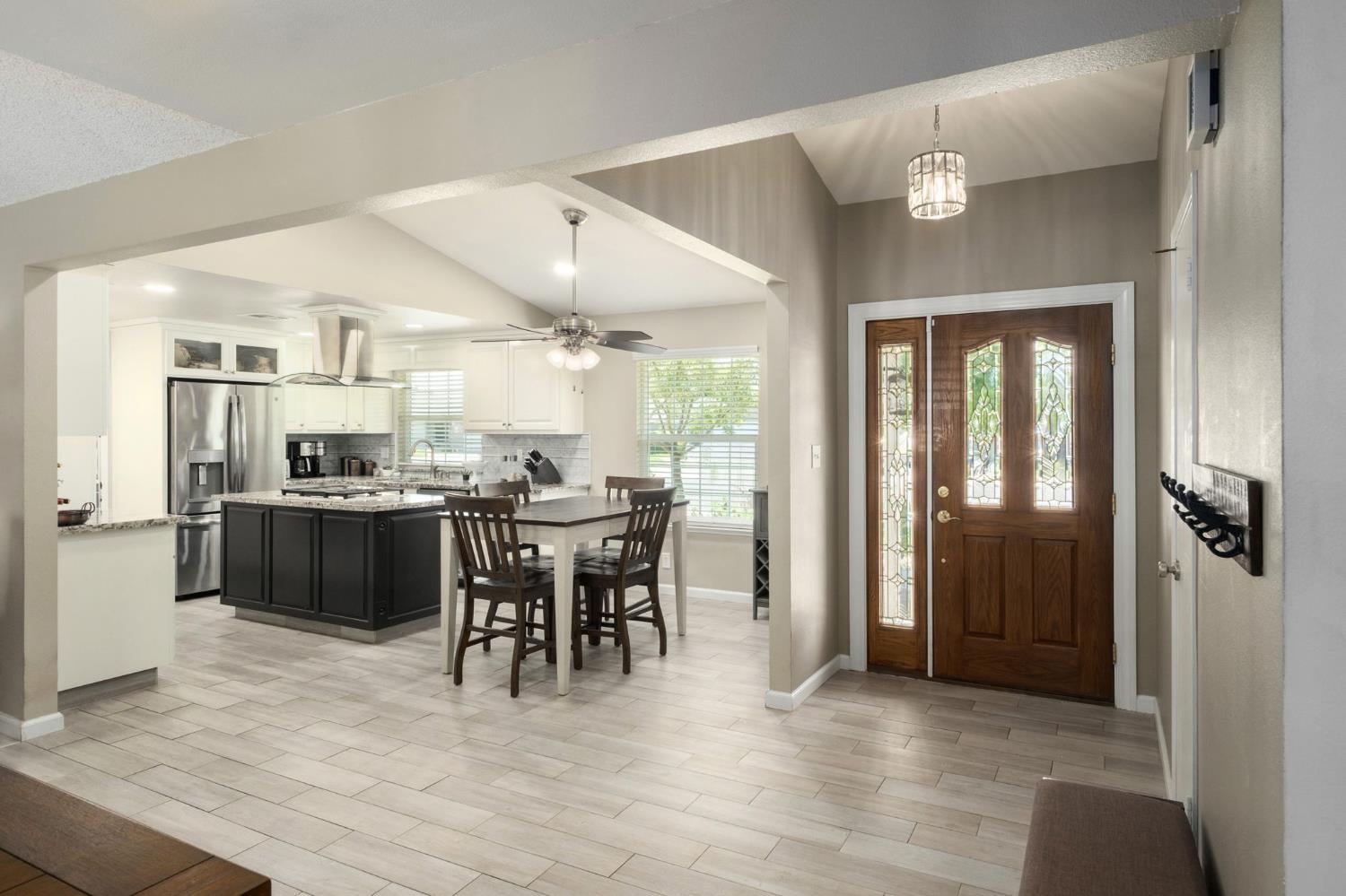820 N Nichols Ave, Dinuba, CA 93618
