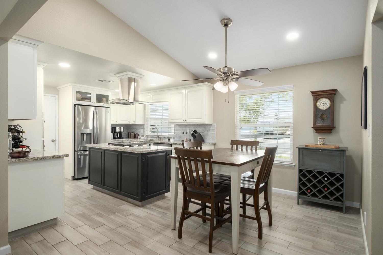 820 N Nichols Ave, Dinuba, CA 93618