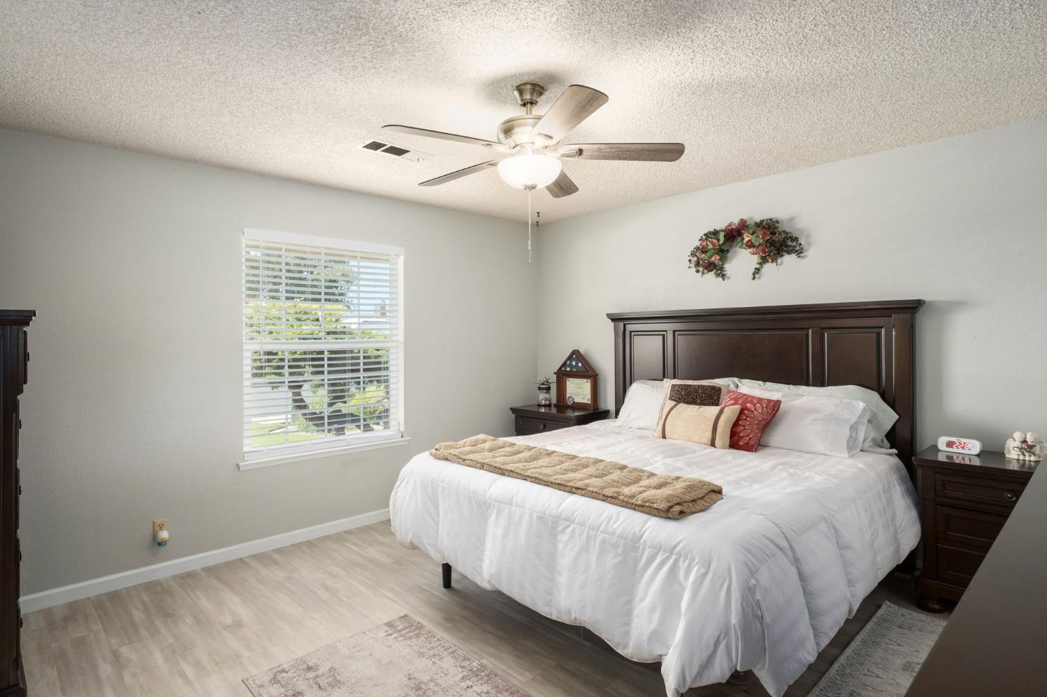 820 N Nichols Ave, Dinuba, CA 93618