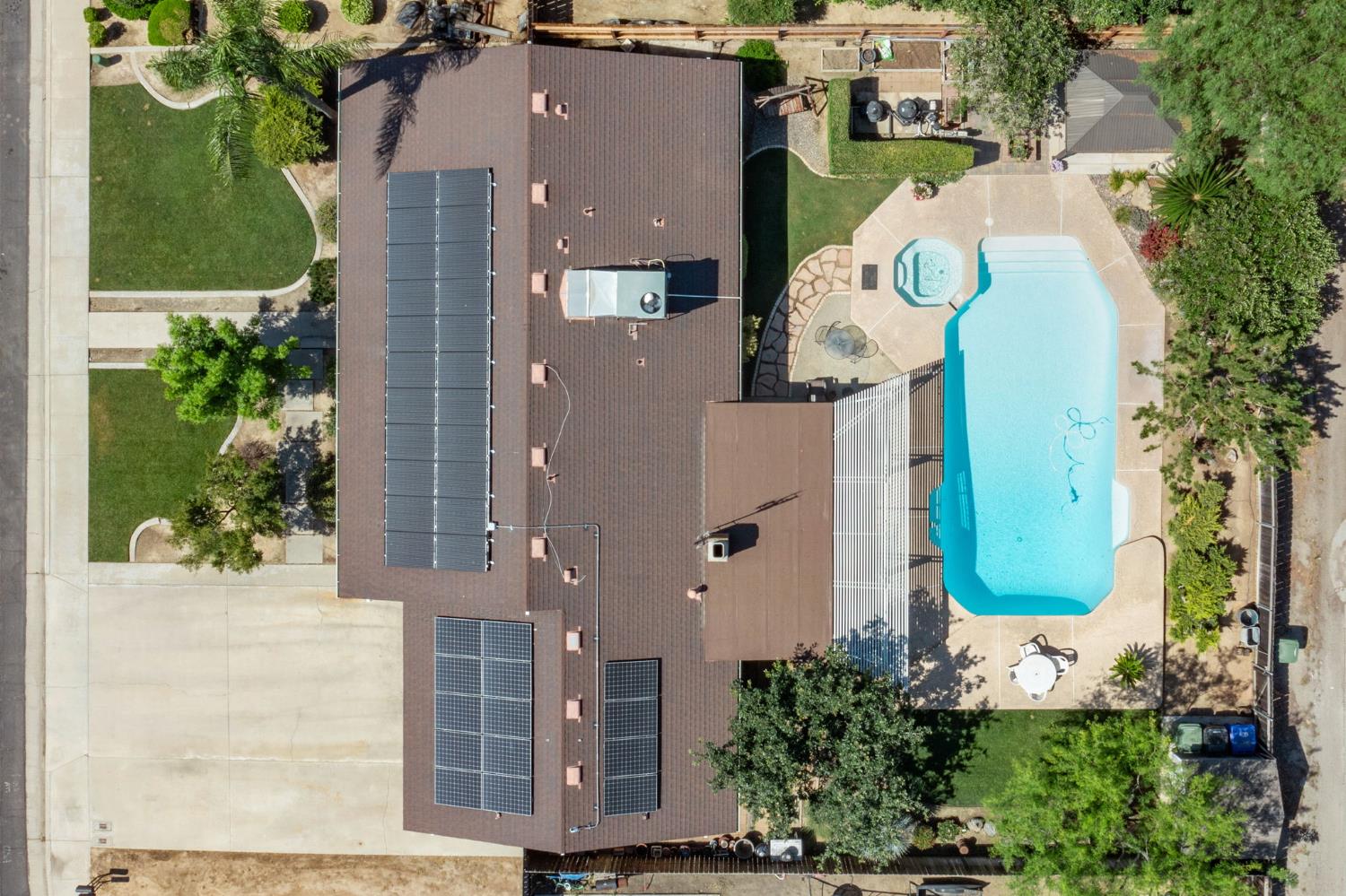 820 N Nichols Ave, Dinuba, CA 93618