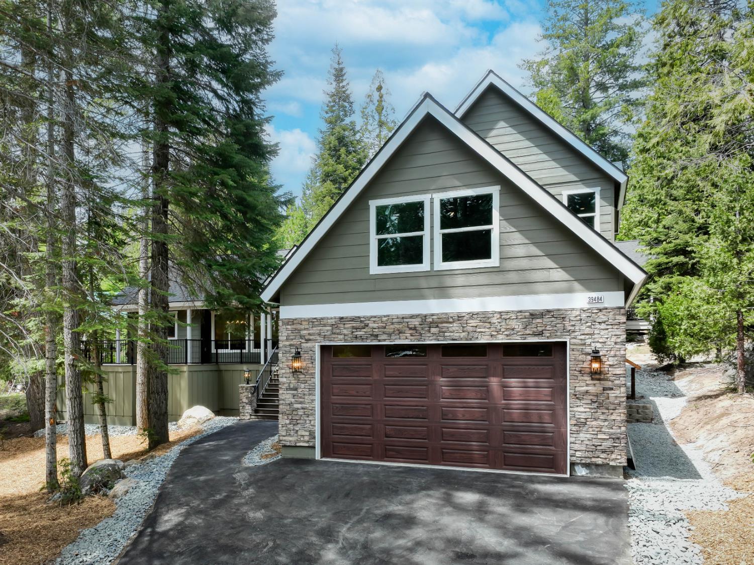 39484 Crest Point Ln, Shaver Lake, CA 93664