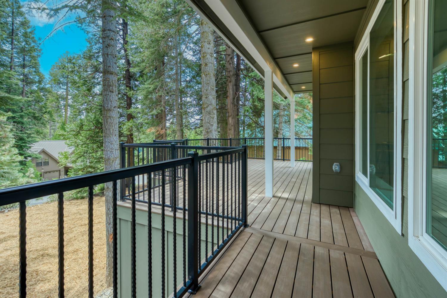 39484 Crest Point Ln, Shaver Lake, CA 93664