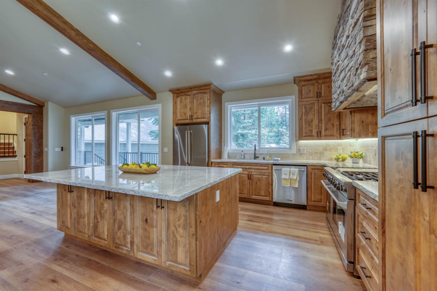 39484 Crest Point Ln, Shaver Lake, CA 93664