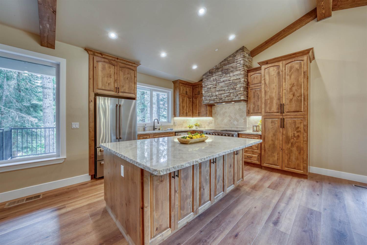 39484 Crest Point Ln, Shaver Lake, CA 93664