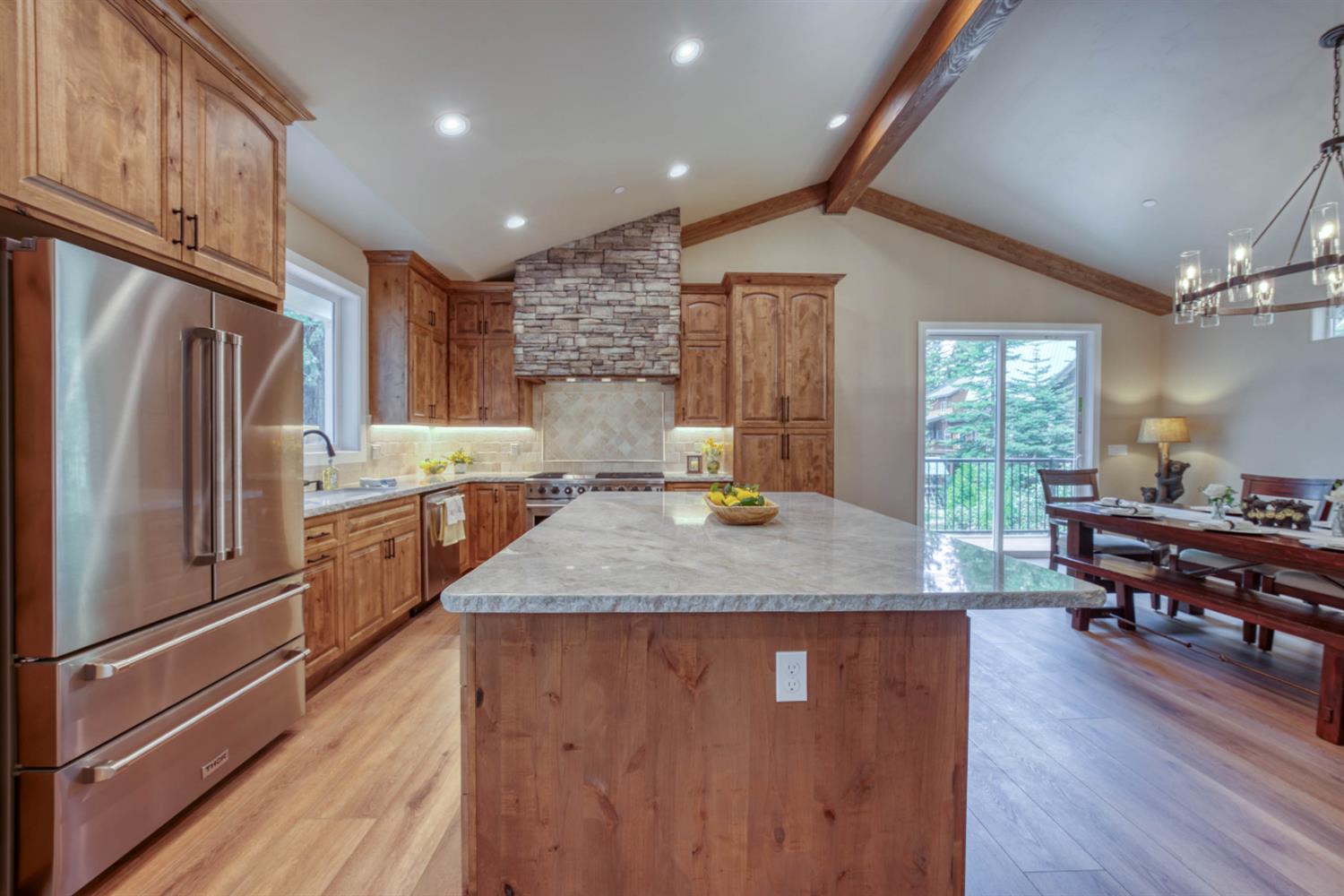 39484 Crest Point Ln, Shaver Lake, CA 93664