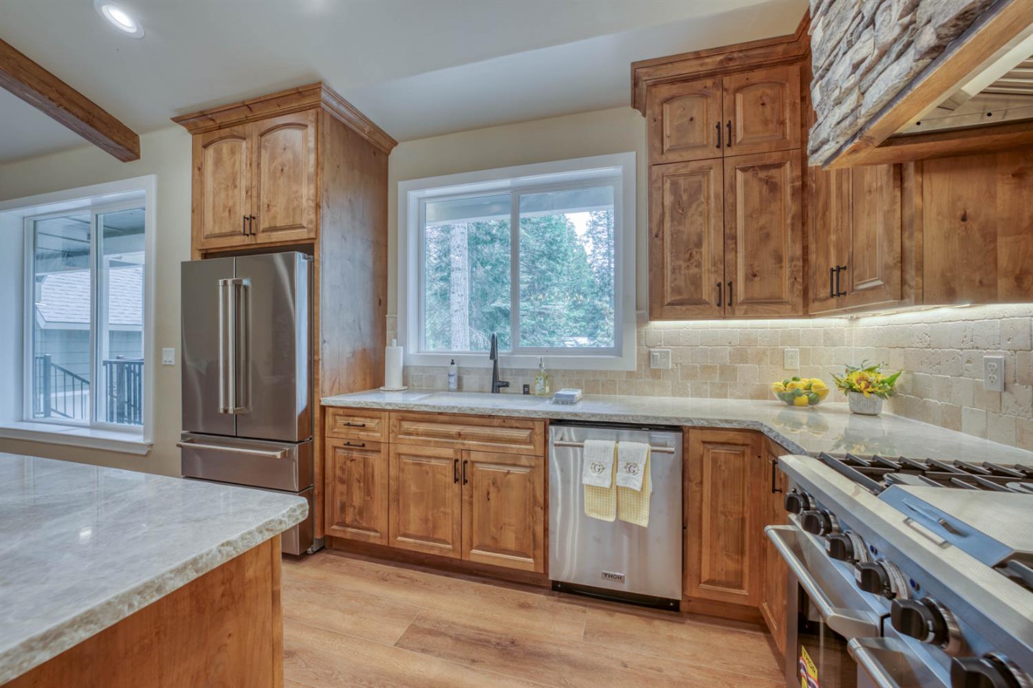 39484 Crest Point Ln, Shaver Lake, CA 93664