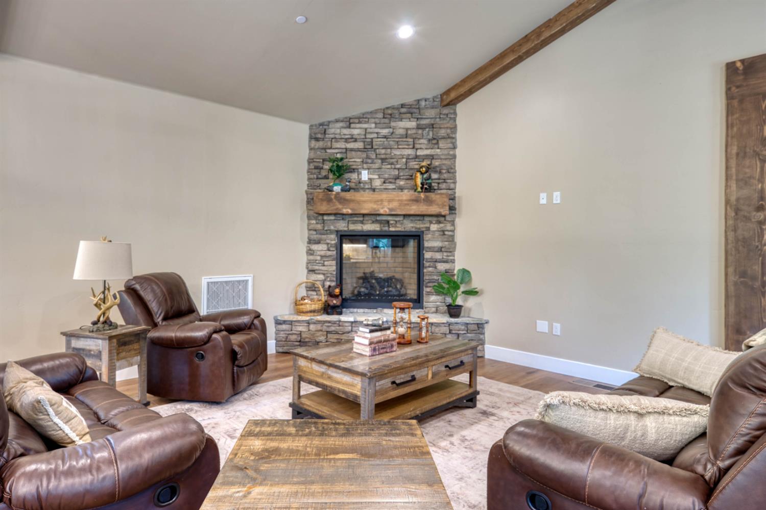 39484 Crest Point Ln, Shaver Lake, CA 93664