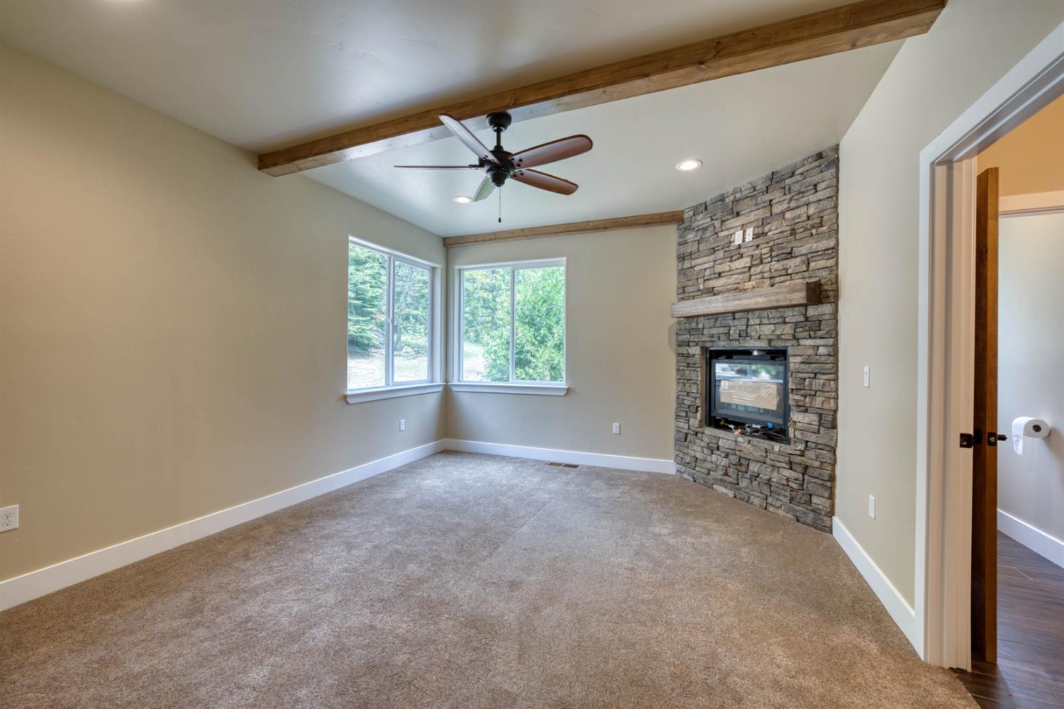 39484 Crest Point Ln, Shaver Lake, CA 93664