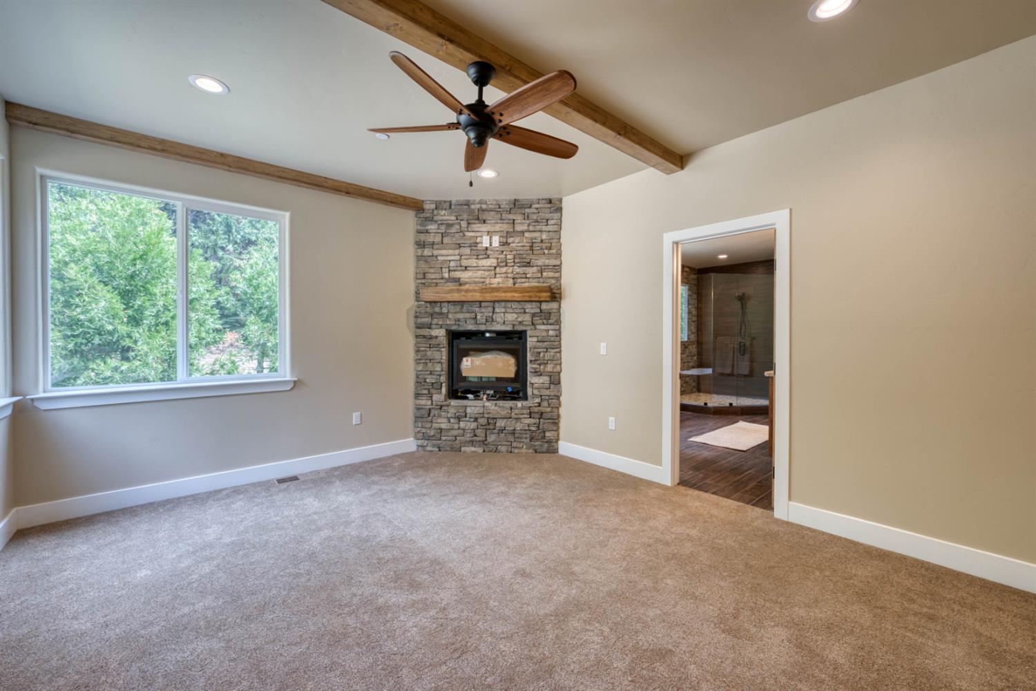39484 Crest Point Ln, Shaver Lake, CA 93664