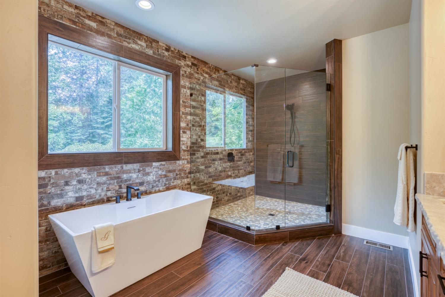 39484 Crest Point Ln, Shaver Lake, CA 93664