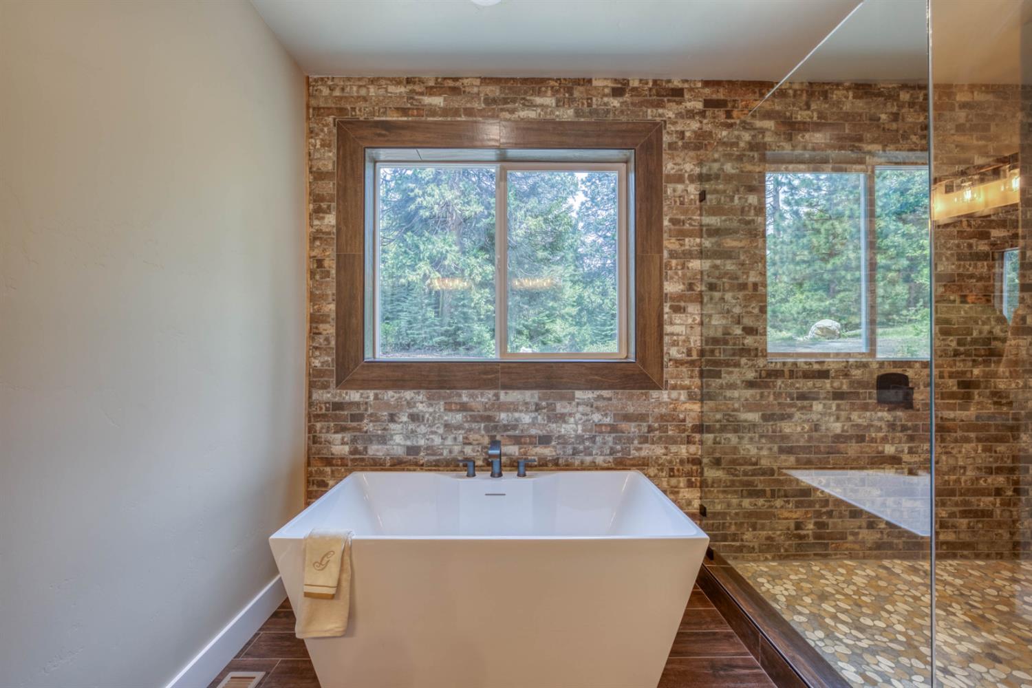 39484 Crest Point Ln, Shaver Lake, CA 93664