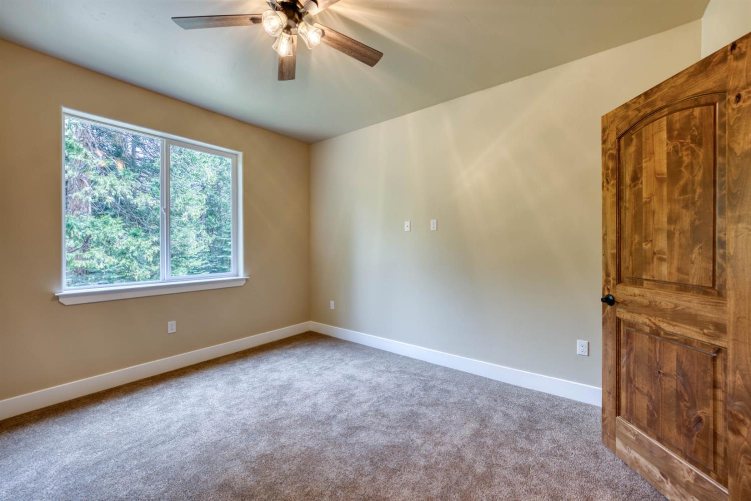 39484 Crest Point Ln, Shaver Lake, CA 93664