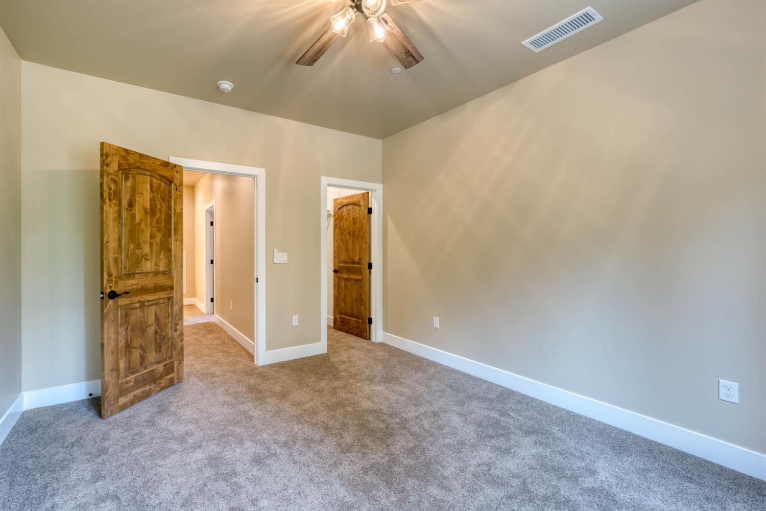 39484 Crest Point Ln, Shaver Lake, CA 93664