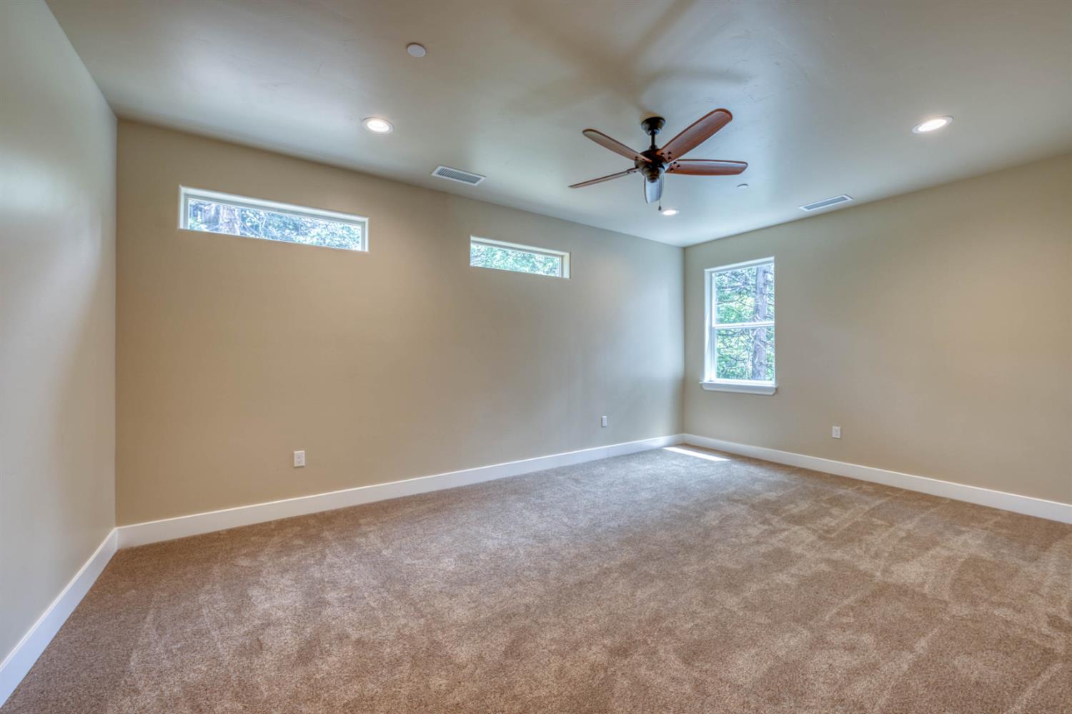 39484 Crest Point Ln, Shaver Lake, CA 93664