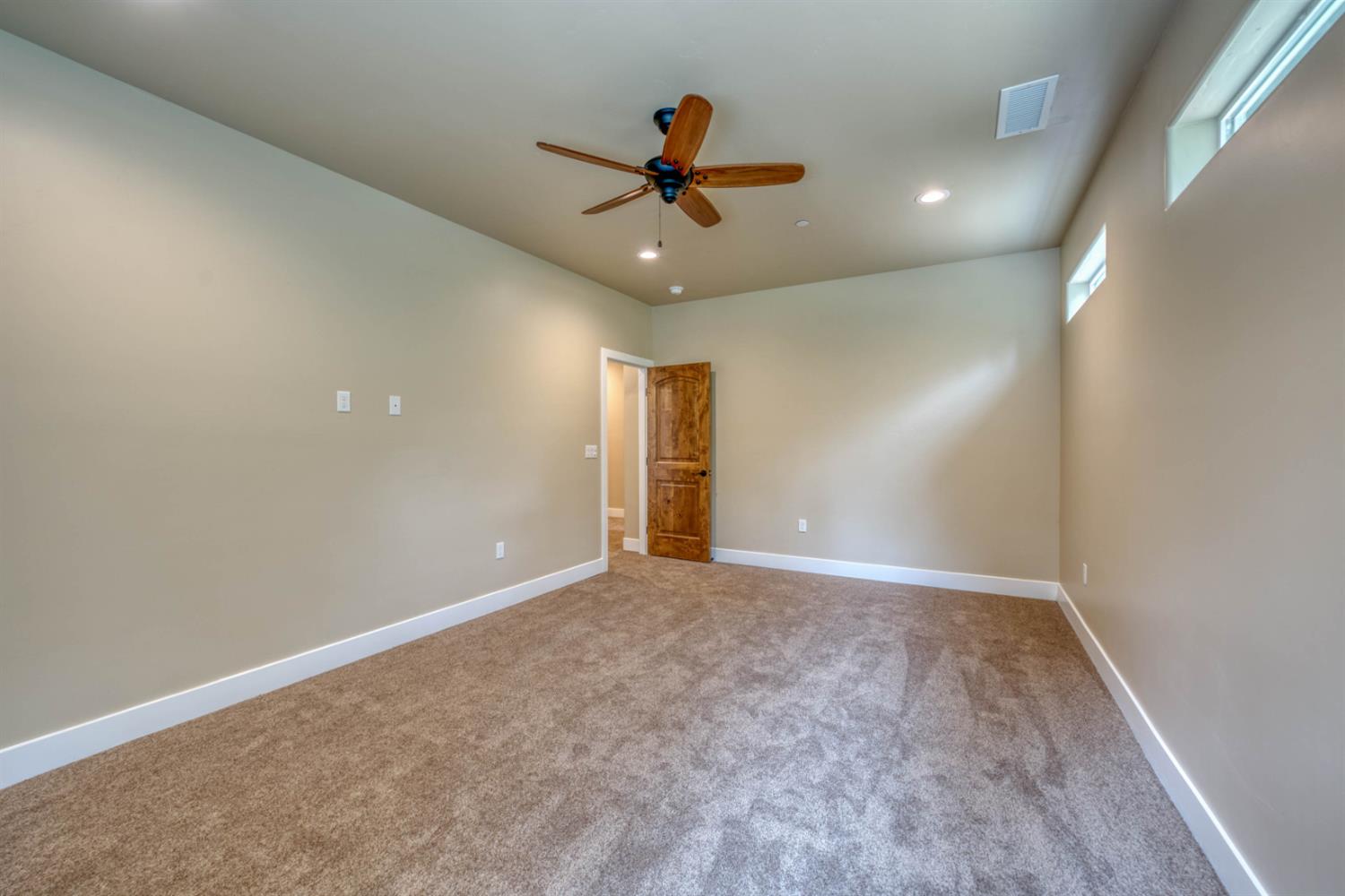 39484 Crest Point Ln, Shaver Lake, CA 93664