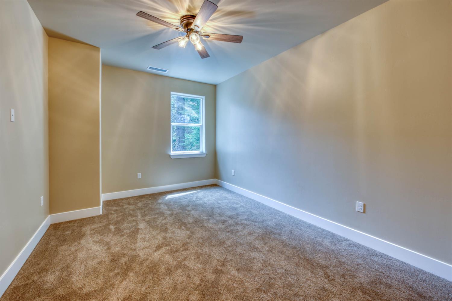 39484 Crest Point Ln, Shaver Lake, CA 93664