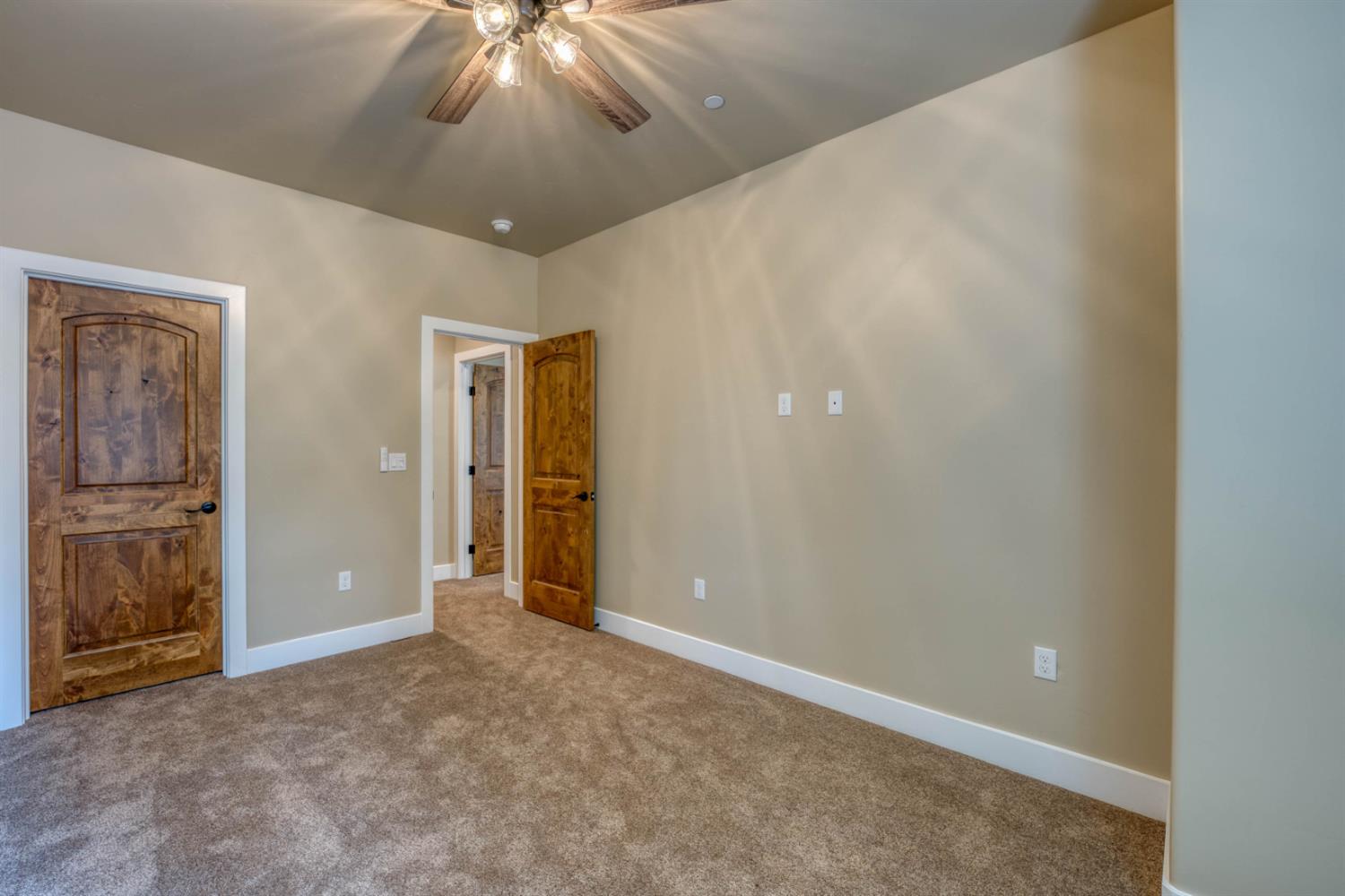 39484 Crest Point Ln, Shaver Lake, CA 93664