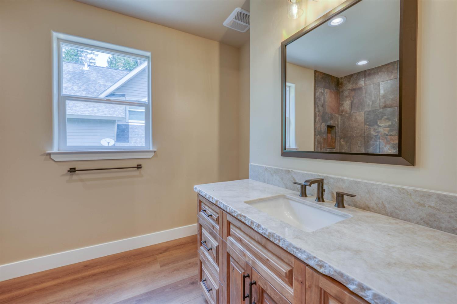 39484 Crest Point Ln, Shaver Lake, CA 93664