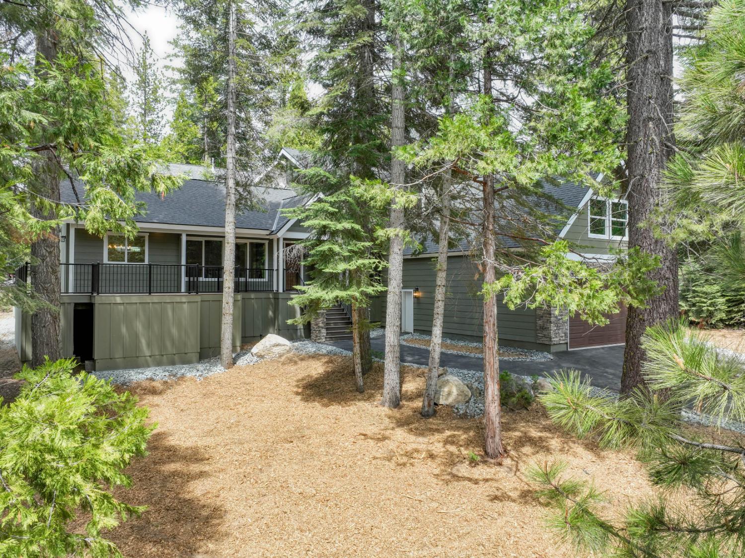 39484 Crest Point Ln, Shaver Lake, CA 93664
