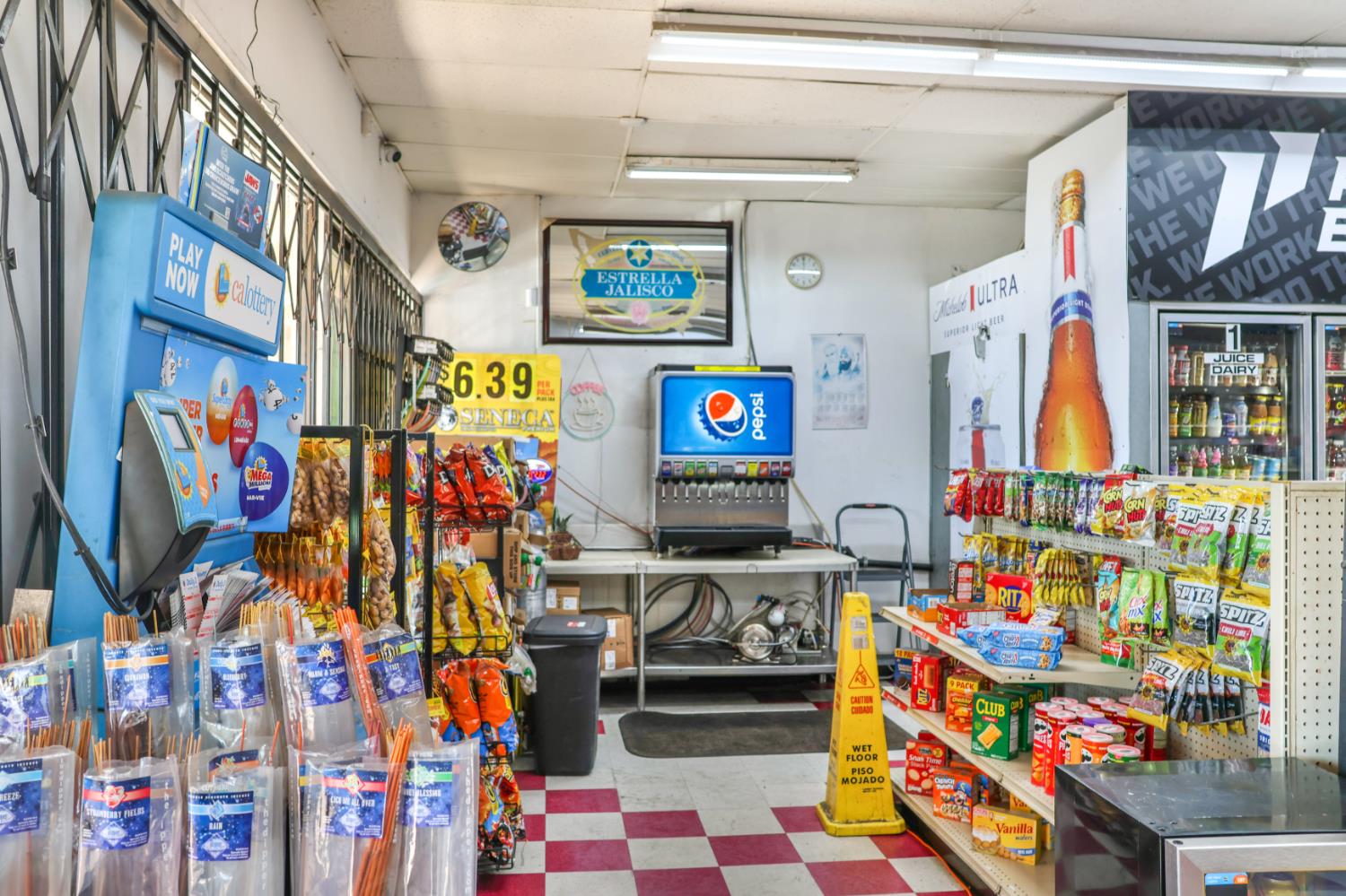 1576 N 1St St, Fresno, CA 93703