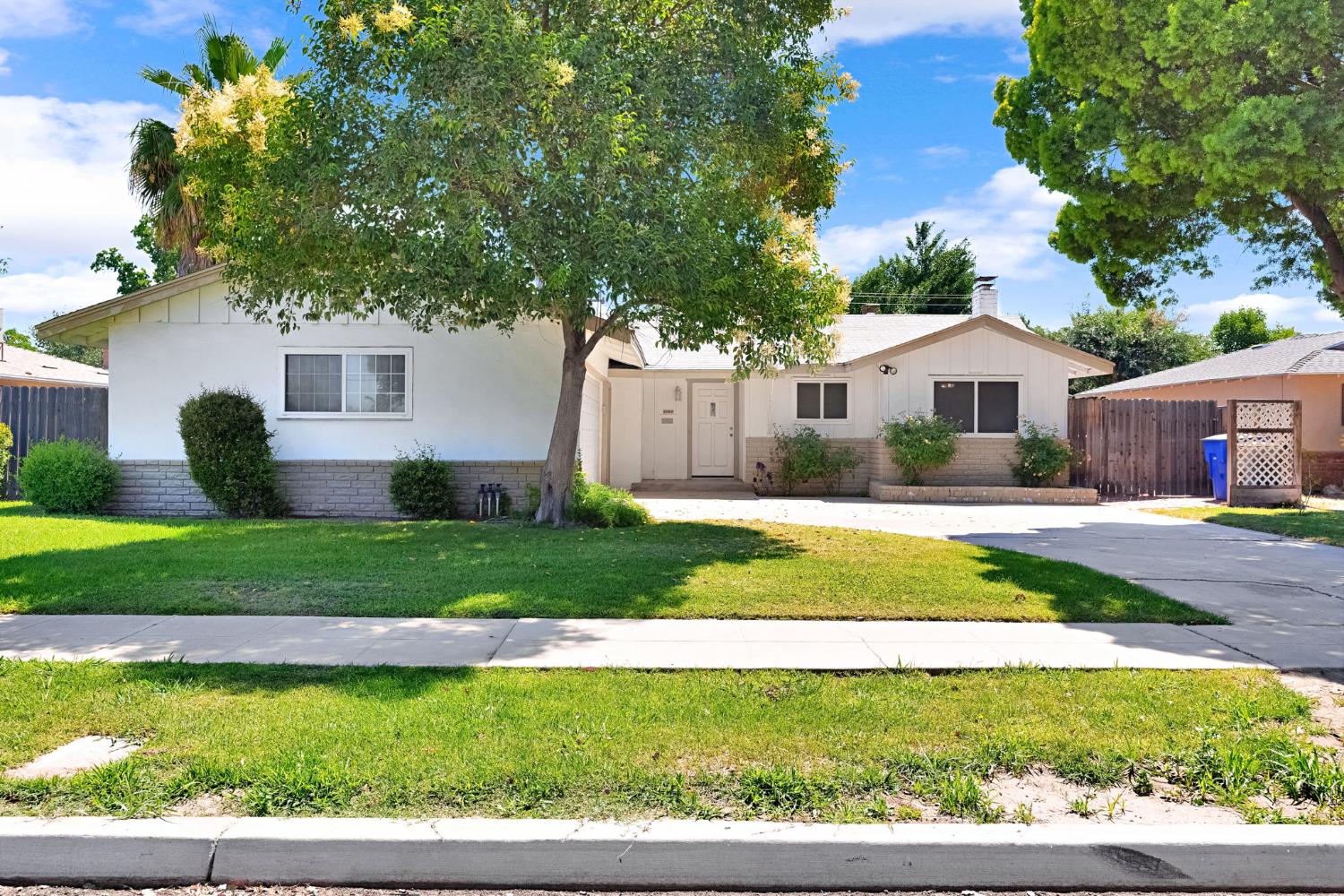 4656 N 5th St, Fresno, CA 93726