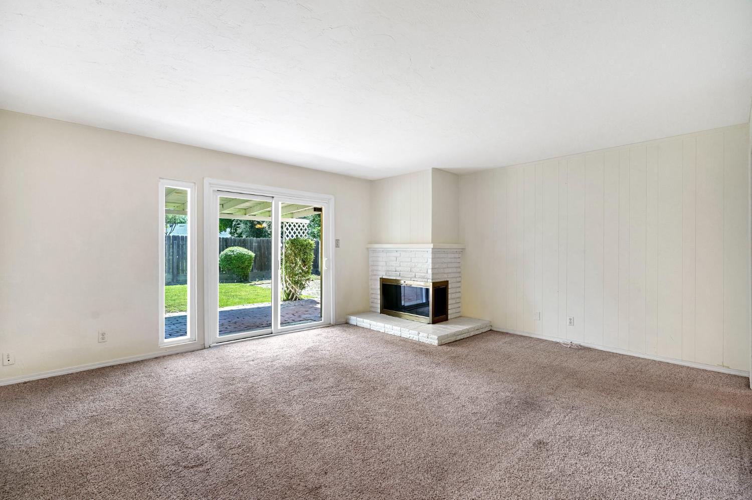 4656 N 5th St, Fresno, CA 93726