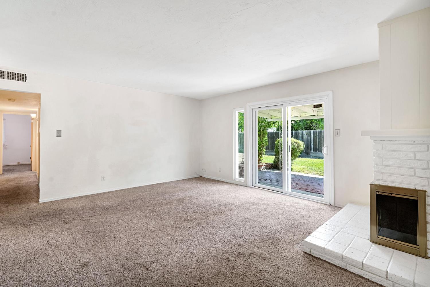 4656 N 5th St, Fresno, CA 93726