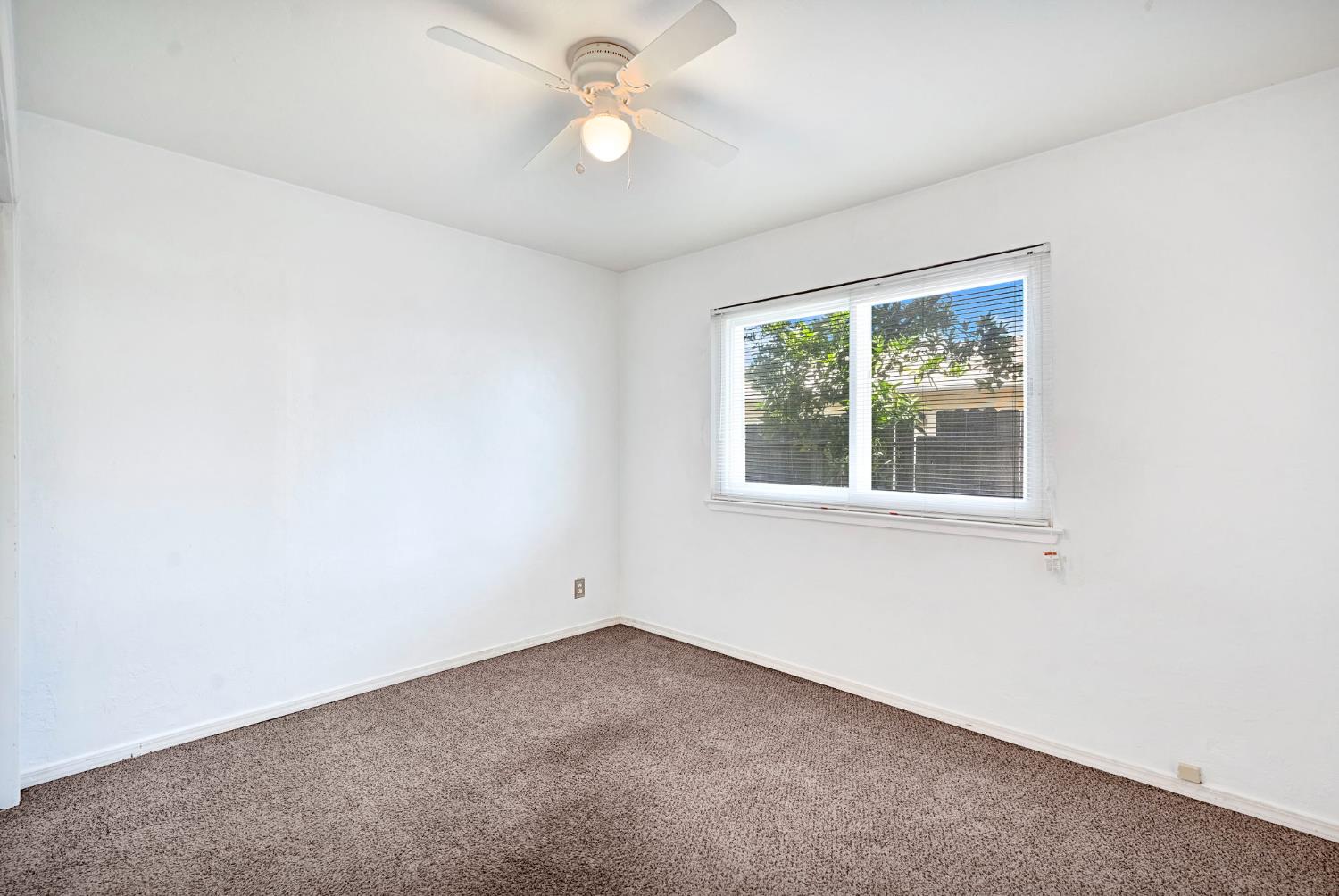 4656 N 5th St, Fresno, CA 93726