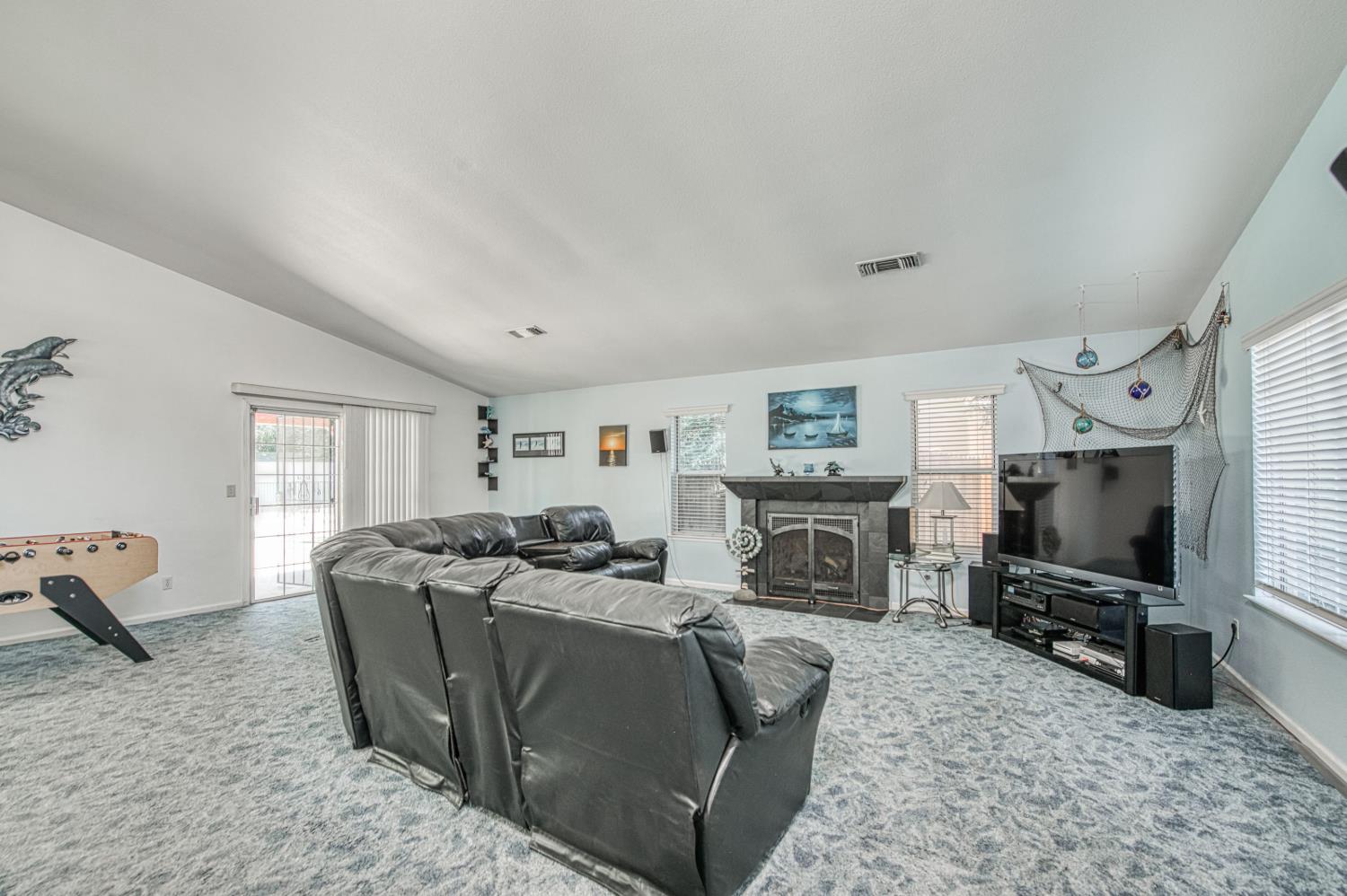 802 N Stanford Ave, Clovis, CA 93611