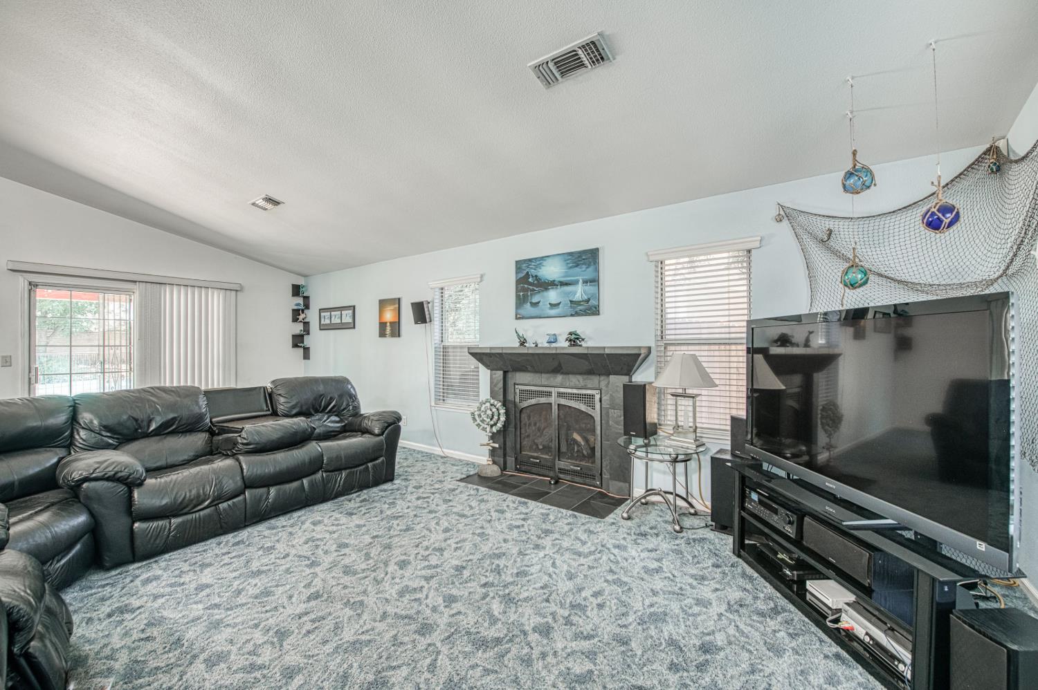 802 N Stanford Ave, Clovis, CA 93611