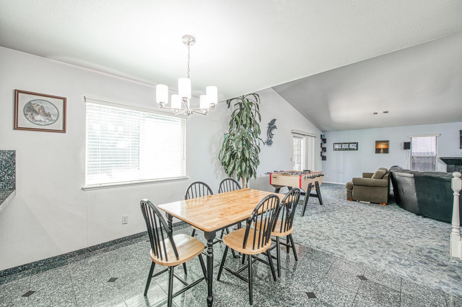 802 N Stanford Ave, Clovis, CA 93611