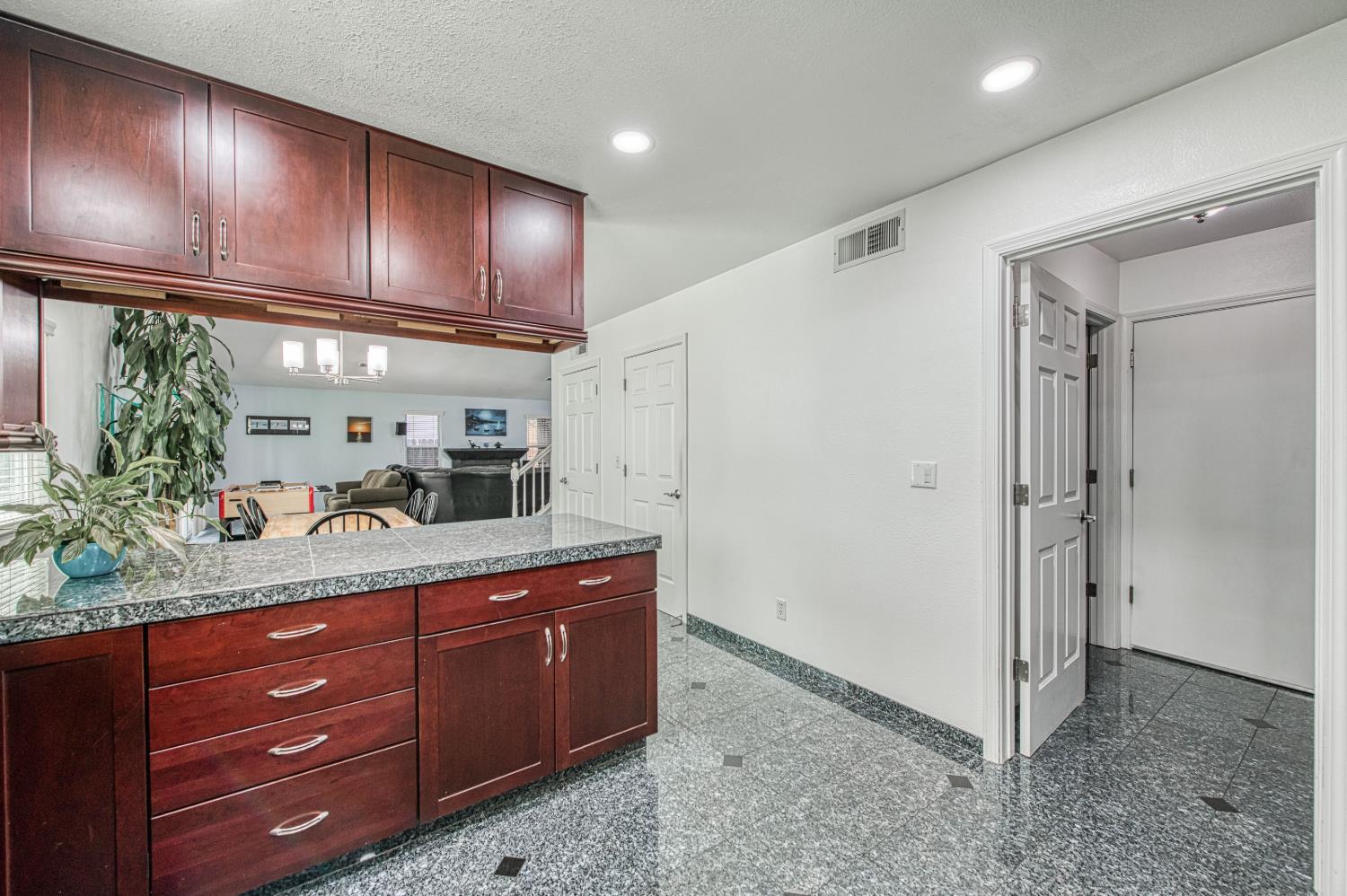 802 N Stanford Ave, Clovis, CA 93611