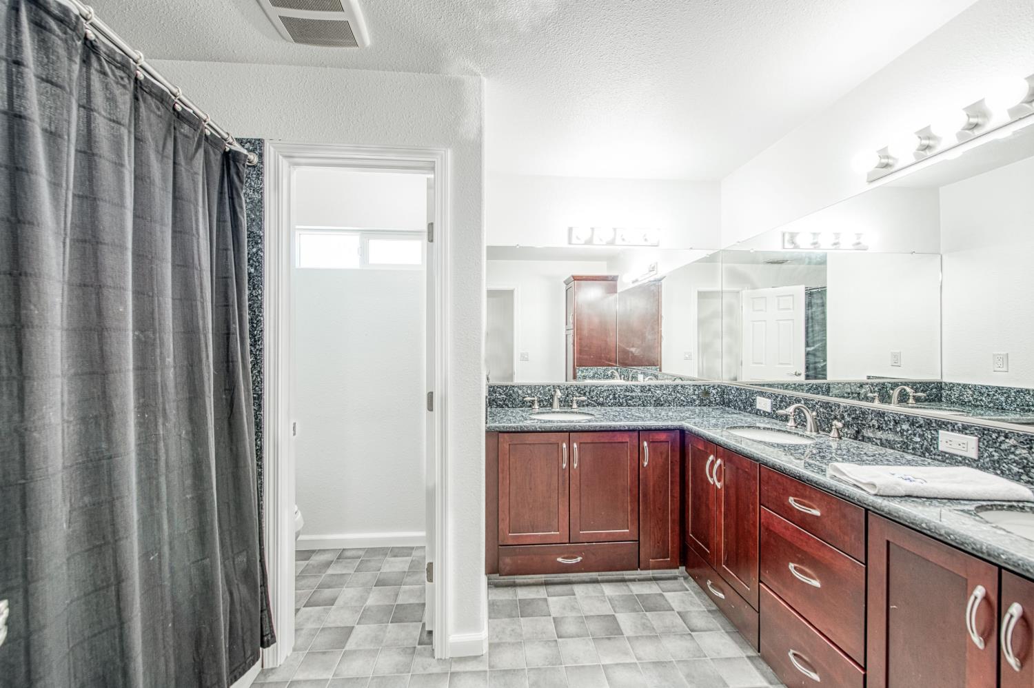 802 N Stanford Ave, Clovis, CA 93611