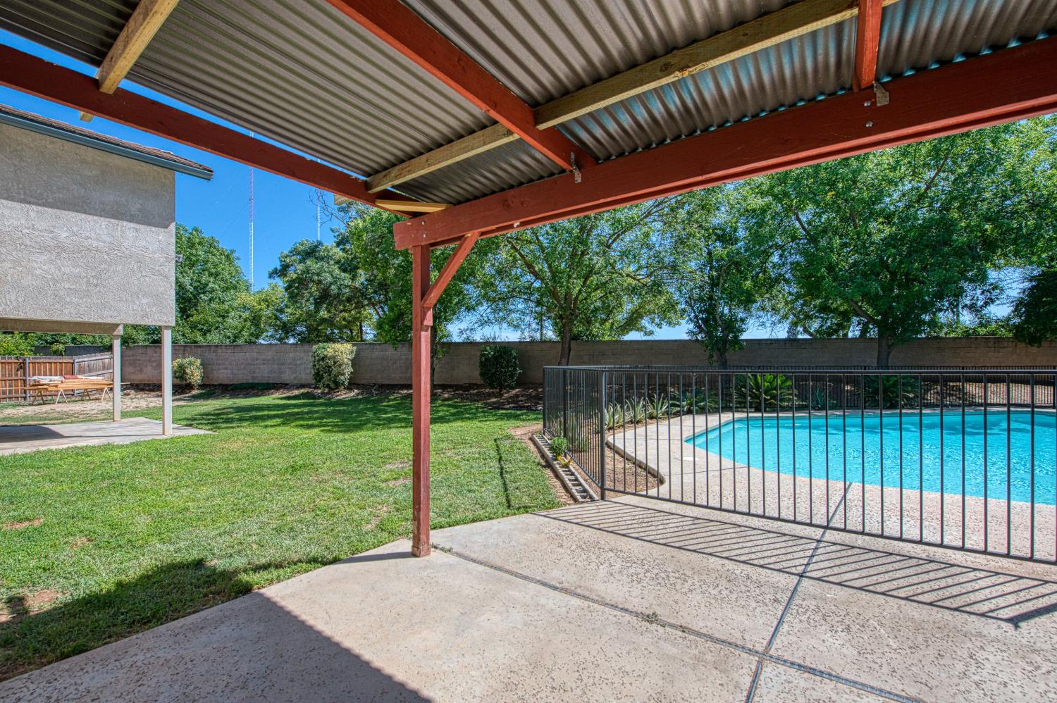 802 N Stanford Ave, Clovis, CA 93611