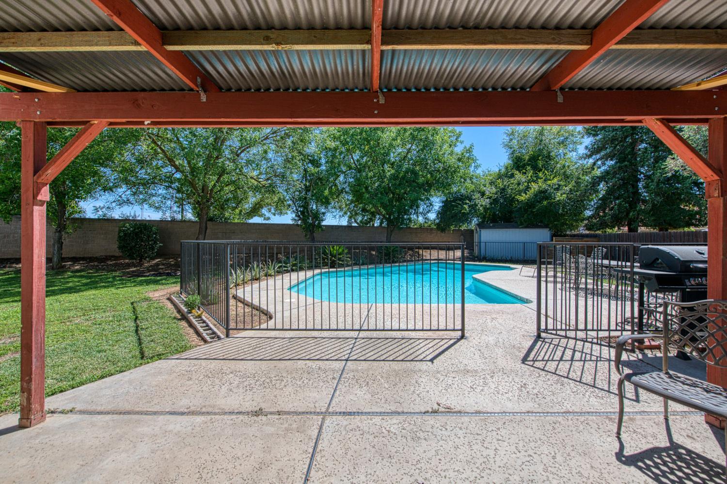 802 N Stanford Ave, Clovis, CA 93611