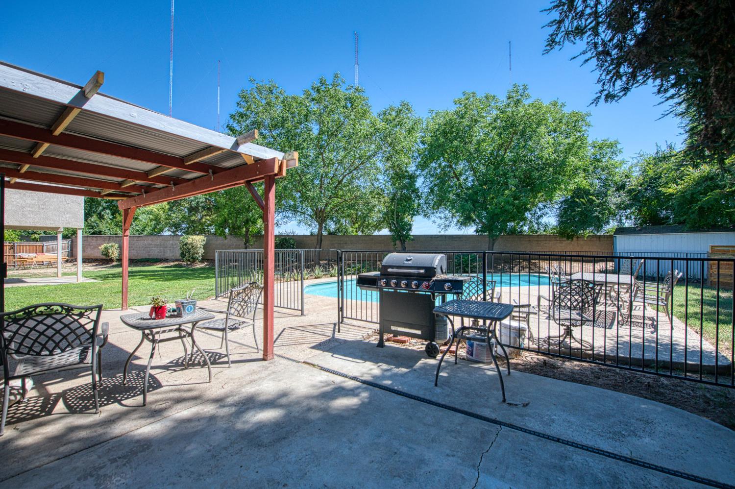 802 N Stanford Ave, Clovis, CA 93611