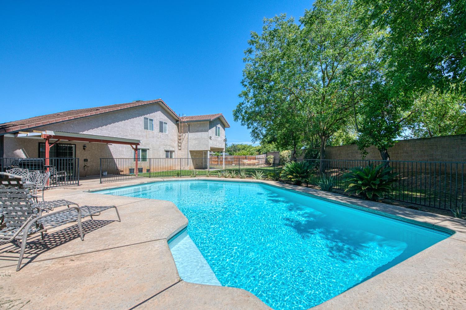 802 N Stanford Ave, Clovis, CA 93611