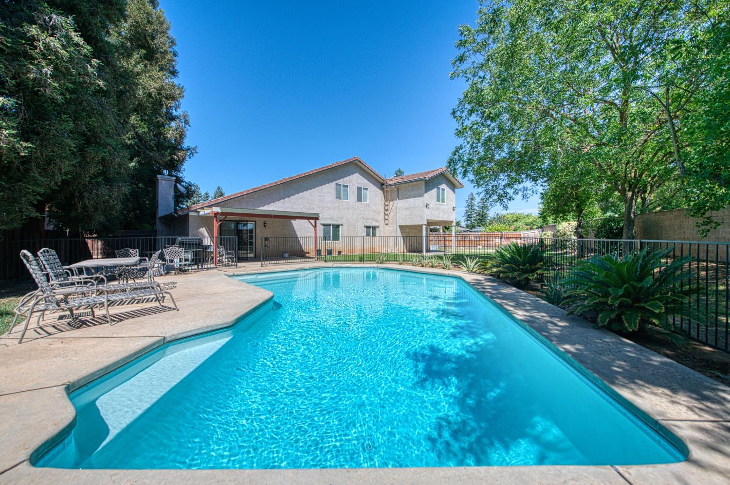 802 N Stanford Ave, Clovis, CA 93611
