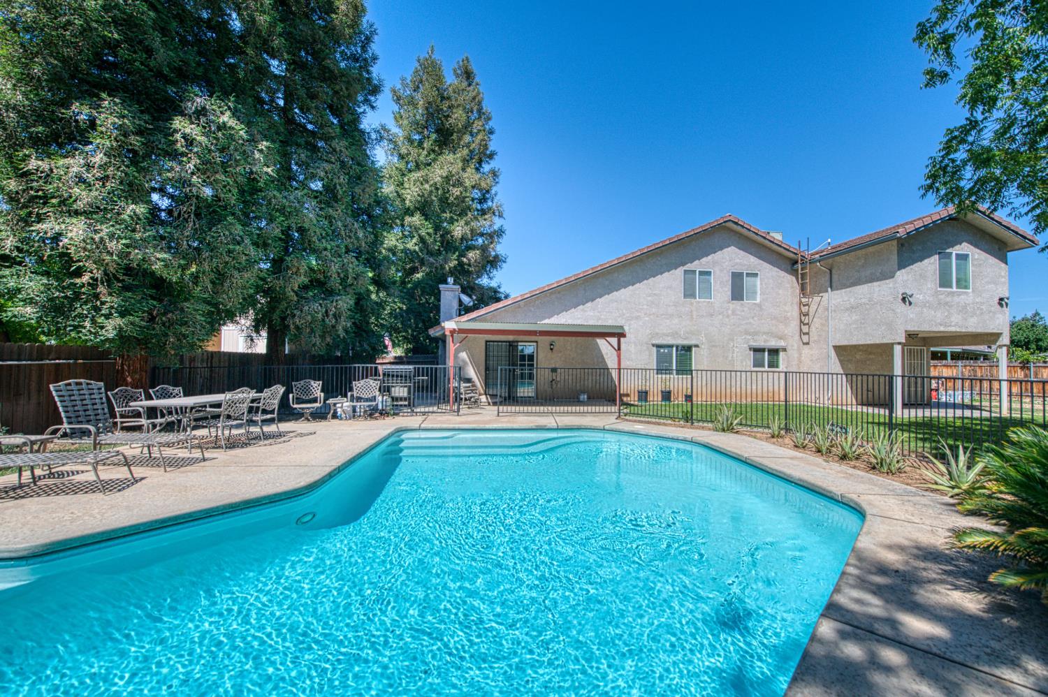 802 N Stanford Ave, Clovis, CA 93611