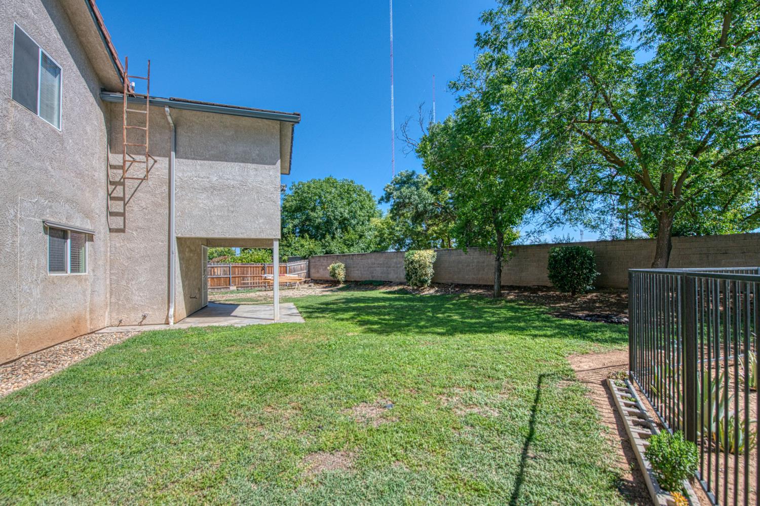 802 N Stanford Ave, Clovis, CA 93611