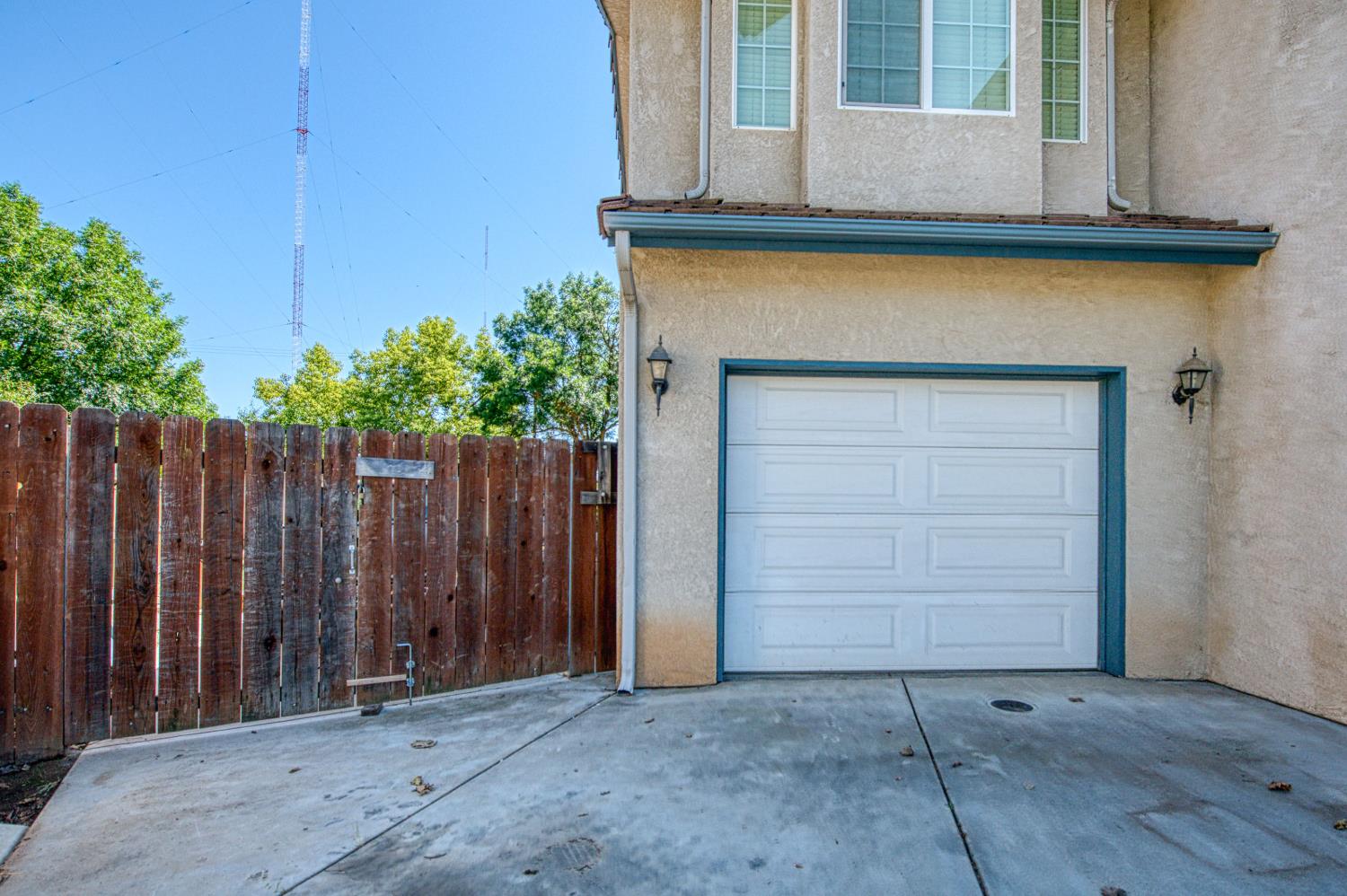 802 N Stanford Ave, Clovis, CA 93611