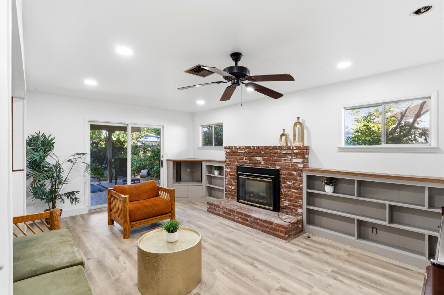 436 W Twain Ave, Fresno, CA 93704