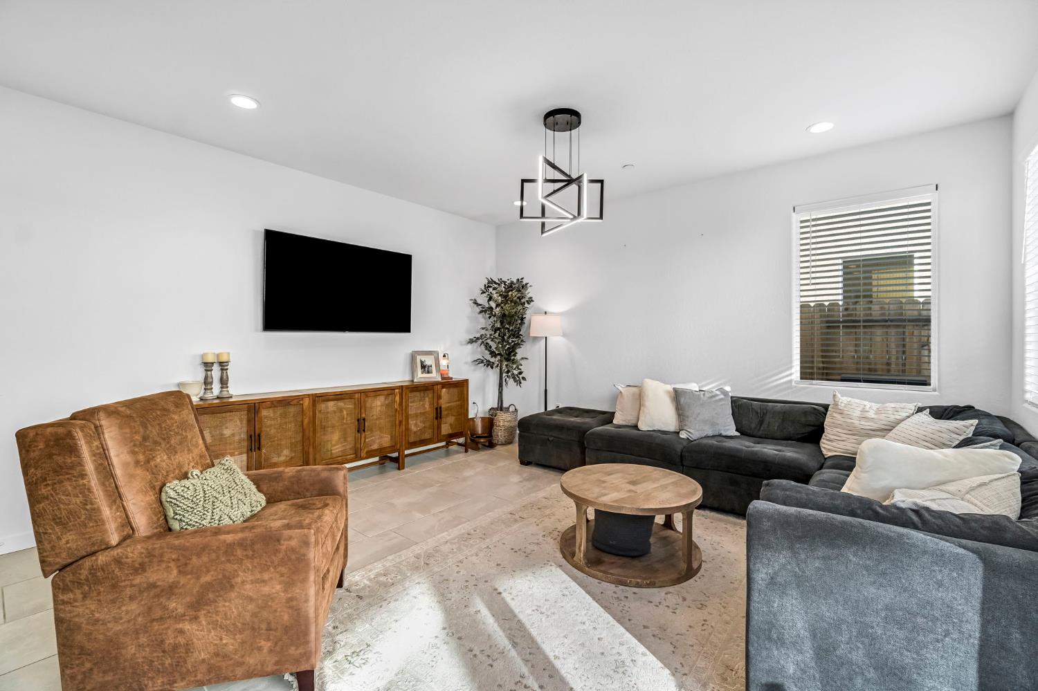 367 Talus Way S, Madera, CA 93636