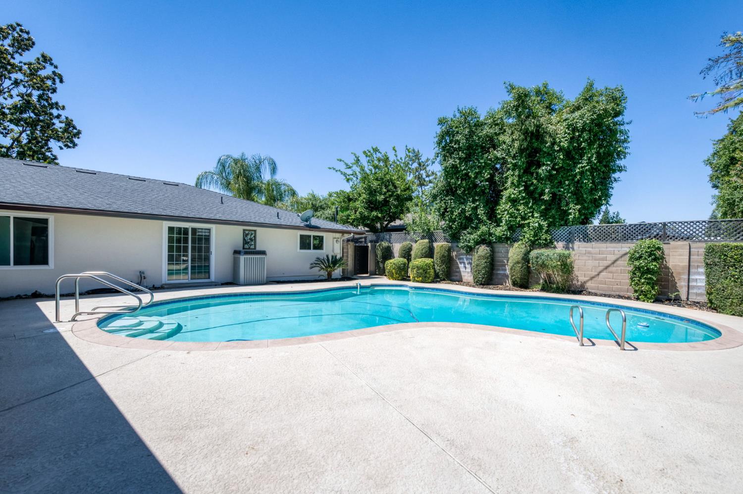 1326 W Escalon Ave, Fresno, CA 93711