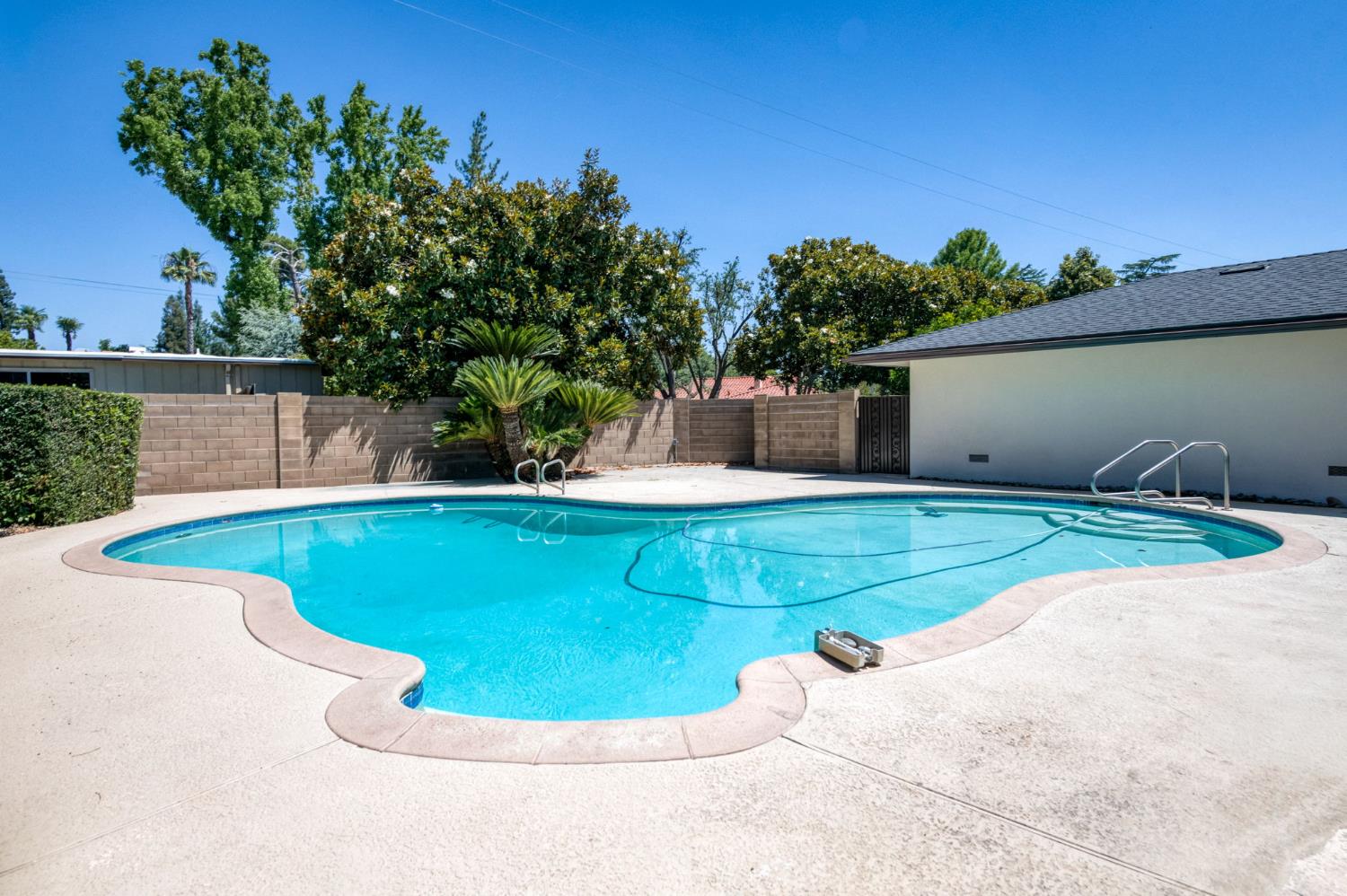 1326 W Escalon Ave, Fresno, CA 93711