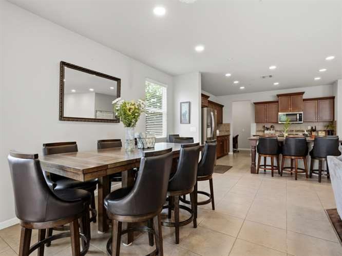 899 Blackwood Ave, Clovis, CA 93619