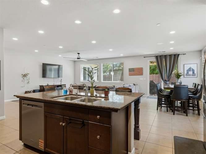 899 Blackwood Ave, Clovis, CA 93619